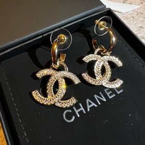NWT Chanel Earrings 22B